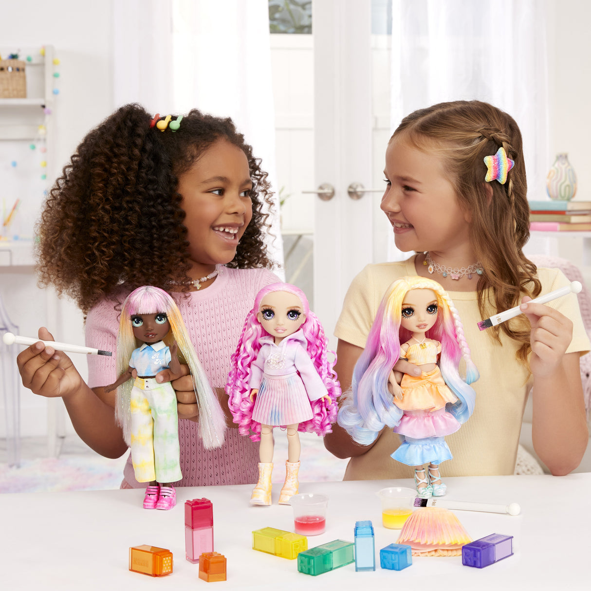 EAN 0035051507598 - Rainbow High Watercolor & Create Fashion Doll Brown Eyes imagen 10
