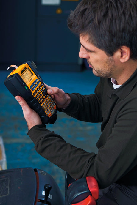 EAN 3501170841396 - DYMO RHINO 5200 Kit impresora de etiquetas Transferencia térmica 180 x 180 DPI ABC imagen 20