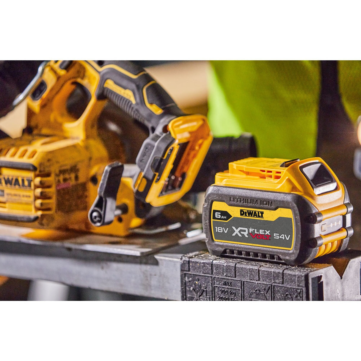 Sierra Circular Inalámbrica Dewalt Flexvolt Advantage Dcs573nt, 18 Voltios Amarillo/Negro, Sin Batería Ni Cargador, En Tstak Box Vi Dcs573nt-Xj