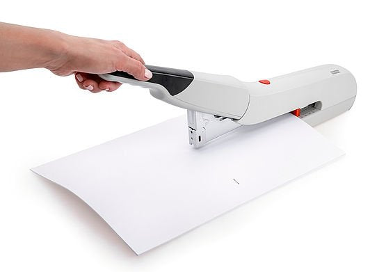 Novus Grapadora De Gruesos B56 Xl Ergonómica Gran Capacidad De Grapado Gris Claro