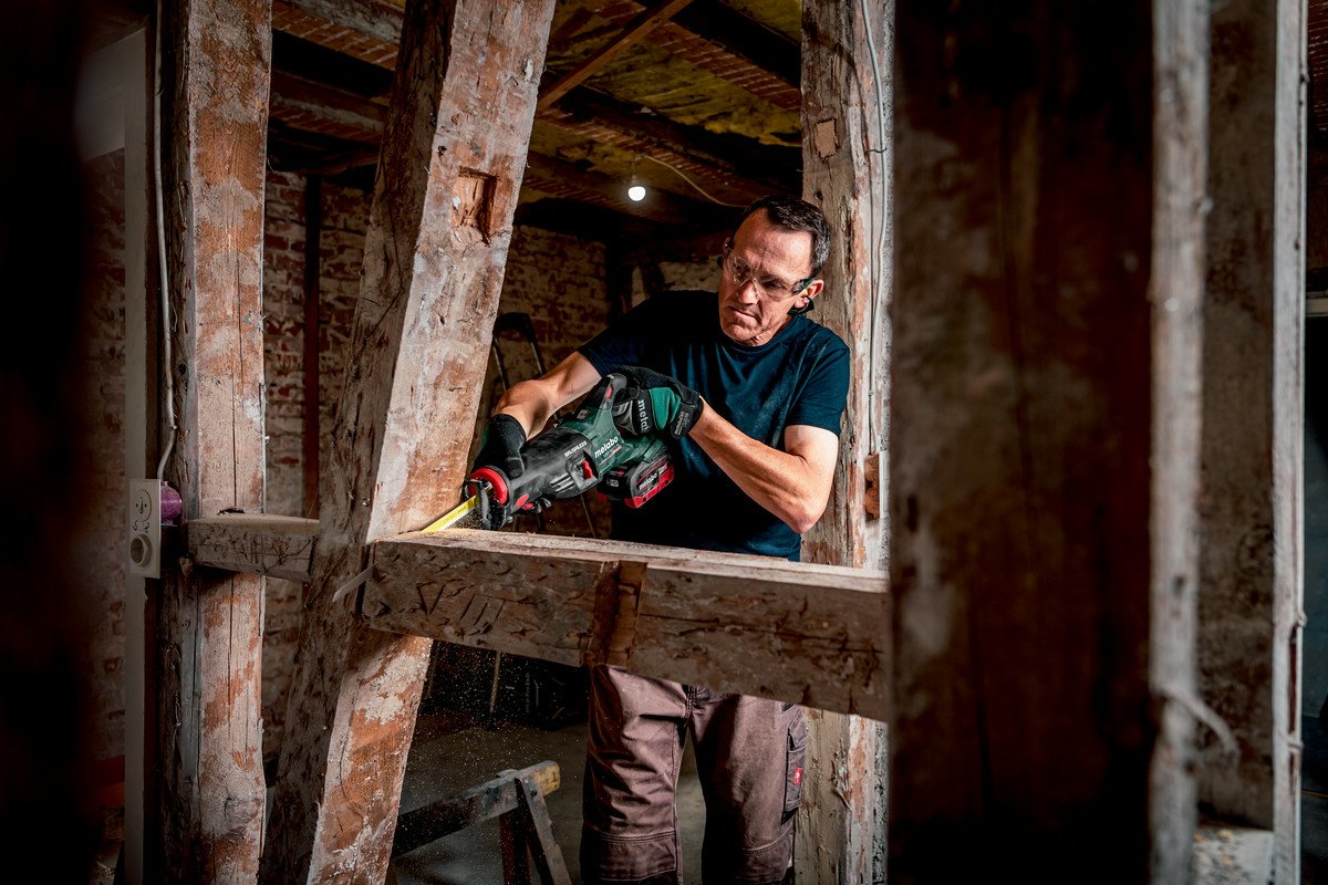 Sierra De Sable A Batería Metabo Ssep 18 Lt Bl