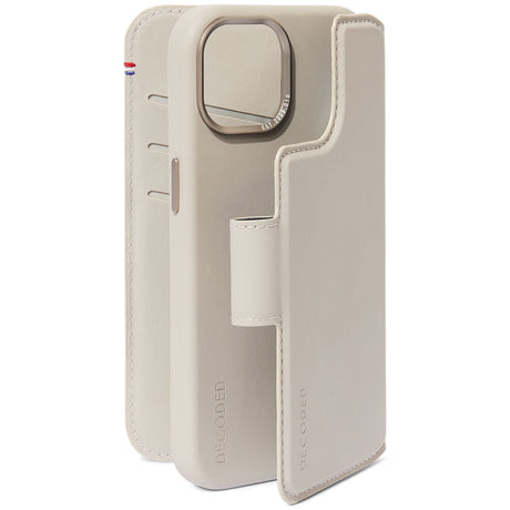 EAN 8720593010423 - Decoded D24IPO15DW5CY funda para teléfono móvil 15,5 cm (6.1") Funda cartera Beige imagen 2