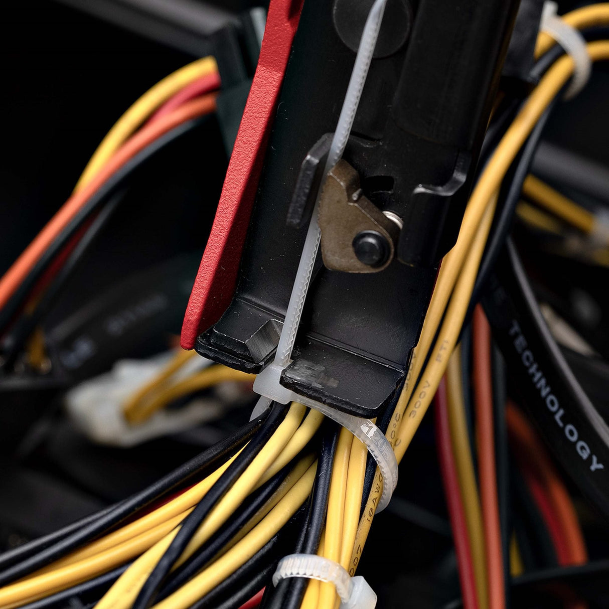 Pistolet A Cable En Nylon Out