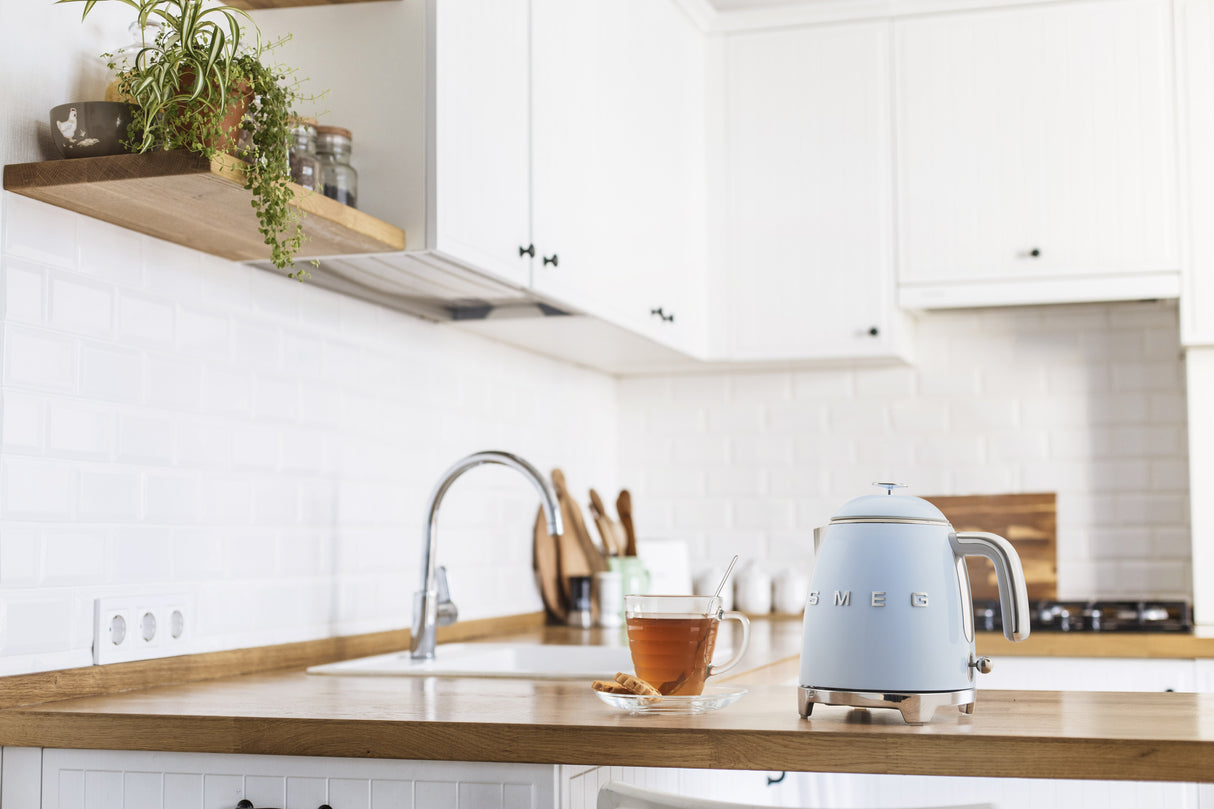 EAN 8017709302191 - Smeg KLF05PBEU tetera eléctrica 0,8 L 1400 W Azul imagen 25