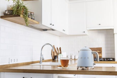 EAN 8017709302191 - Smeg KLF05PBEU tetera eléctrica 0,8 L 1400 W Azul imagen 25