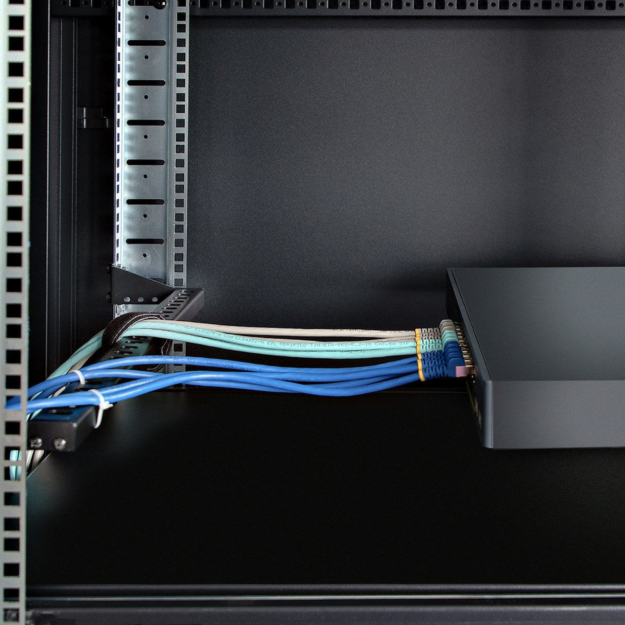 Startech Barra 1u De Amarre Horizontal Para Gestión De Cables En Rack - Para Racks De 19" - Profundidad Ajustable - Guía Horizontal Para Paneles De Parcheo / Switches / Pdus