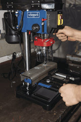 Scheppach - Taladro De Columna 16 Mm 500w Con Láser Cruzado Y Tornillo Incluido - Dp16vls