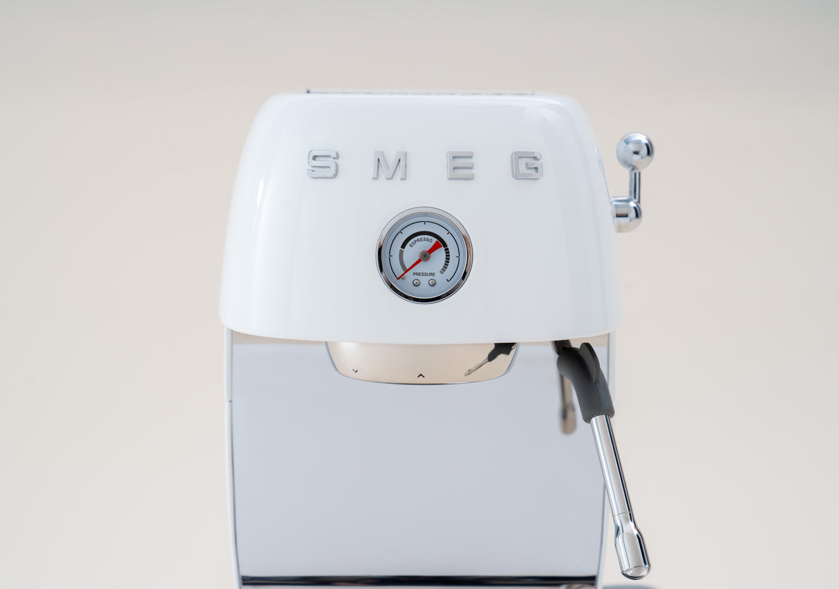 EAN 8017709349424 - Smeg ECF03WHEU cafetera eléctrica Semi-automática Máquina espresso 1,4 L imagen 20