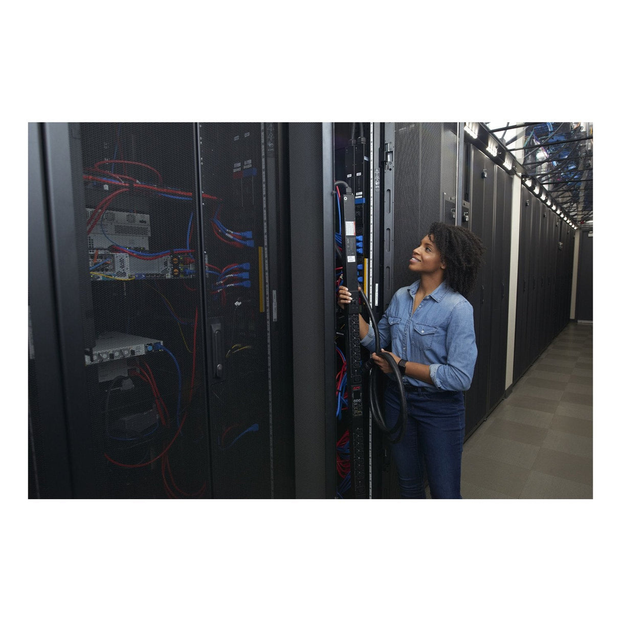 Apc Rack Pdu 9000 Switched Apdu9959na3 Unidad De Distribución De Potencia (Montaje En Bastidor) Ca 200/208 V 3.3 Kw 3300 Va Ethernet 10/100/1000 Input: Nema L6-20 Conectores De Salida: 24 (21 Iec 60320 C13/C15 3 Iec 60320 C19/C21) 0u 3