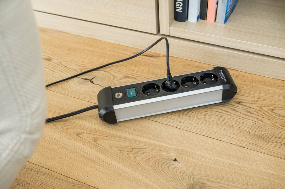 Brennenstuhl 1391030400 Base Múltiple 1,8 M 4 Salidas Ac Interior Negro, Plata