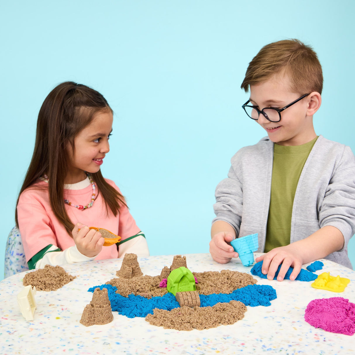 Spinmaster Kinetic Sand - Strand Abenteuer Set (Con 907 Gramm Arena In 3 Colores) 6076422