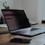 Startech.Com 13.3-Inch 16:10 Laptop Touch Privacy Screen Flip-Up Filtro De Privacidad Para Portátil 2 Sentidos Adhesivo Lengüetas De Bisagra Bisagras Abatibles 13.3" Transparente