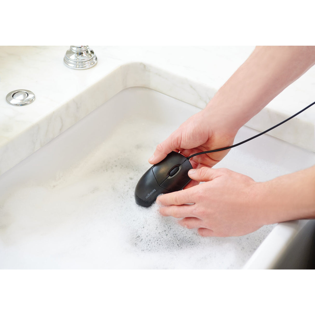 EAN 0085896703150 - Kensington Pro Fit Washable Mouse Wired ratón imagen 2