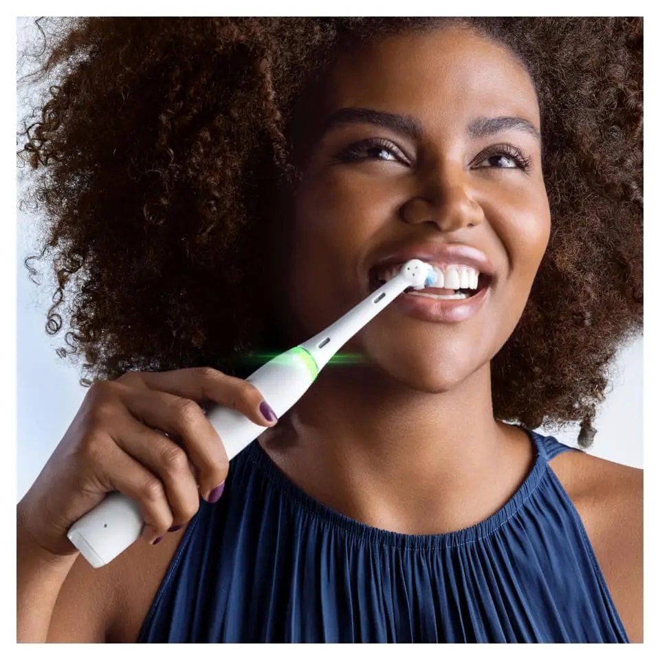 EAN 4210201414988 - Oral-B iO Series 4 Quite Adulto Cepillo dental giratorio Blanco imagen 4