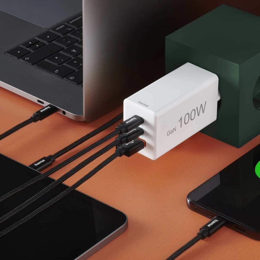 Hama Ladowarka Sieciowa Mini 100w Gan Pd/Qc 2x Usb-C, 1x Usb-A Biala