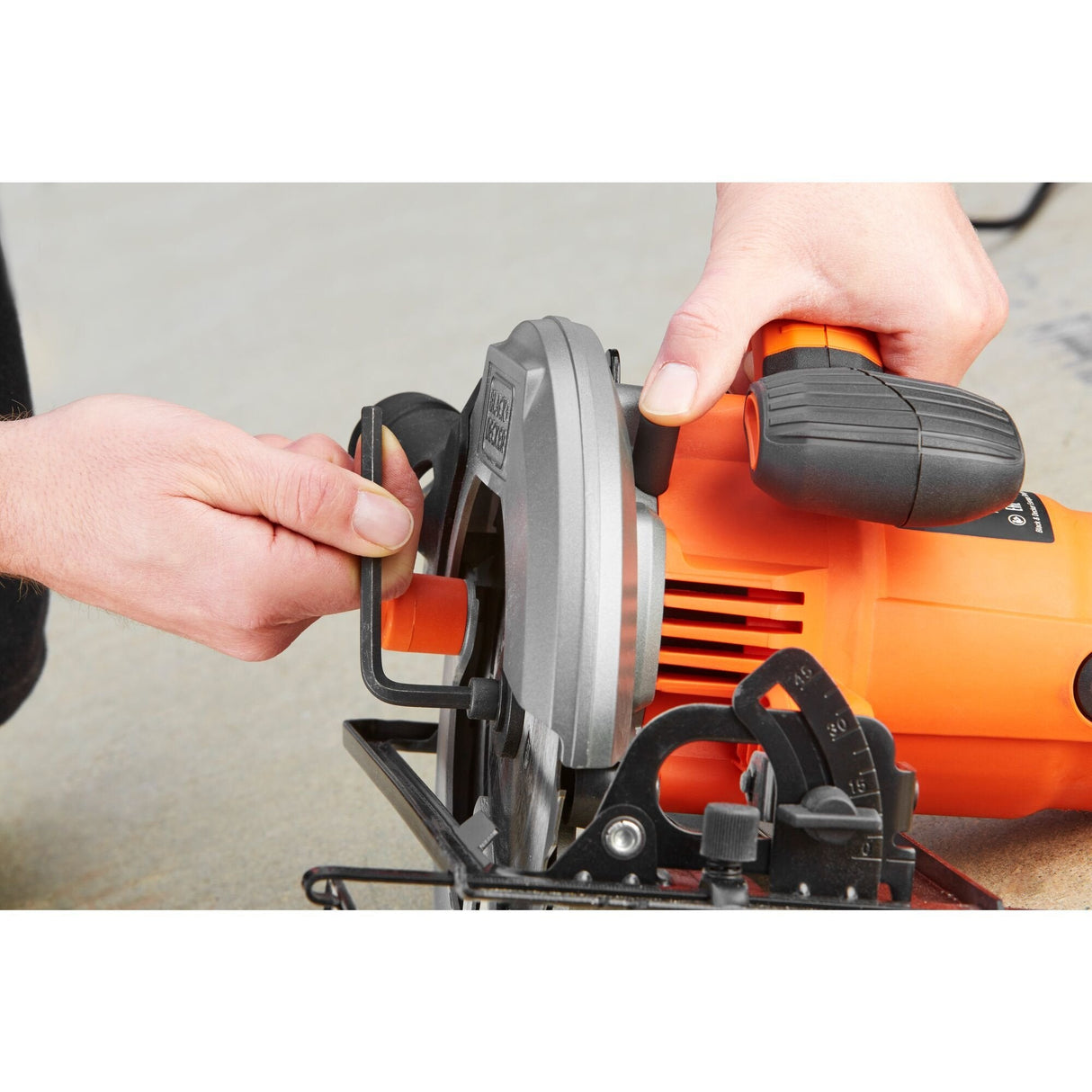 Black & Decker Cs1550-Qs Sierra Circular Portátil 19 Cm Negro, Naranja 5500 Rpm 1500 W