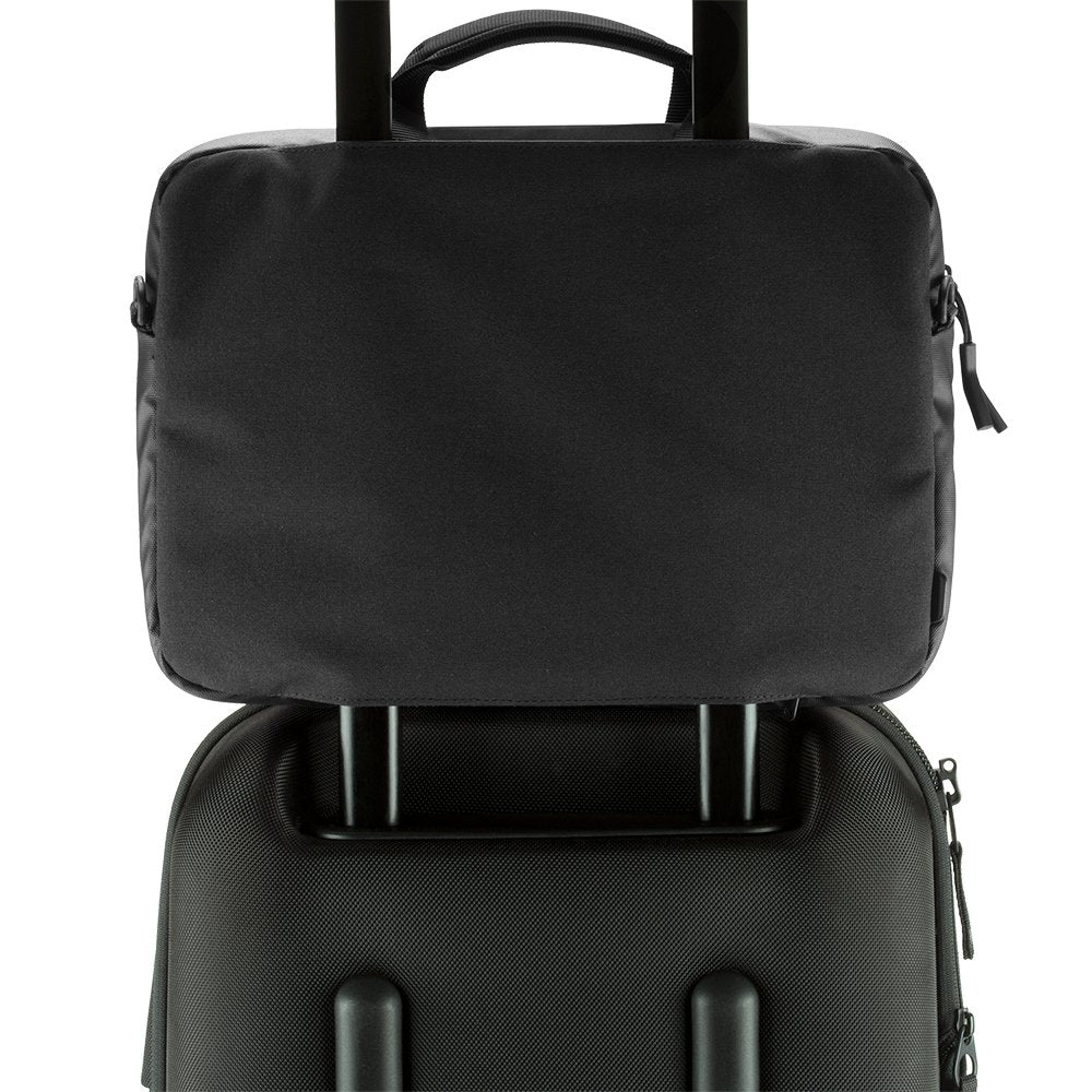 EAN 0650450130286 - Incipio CL55493 maletines para portátil 33 cm (13") Maletín Negro imagen 11
