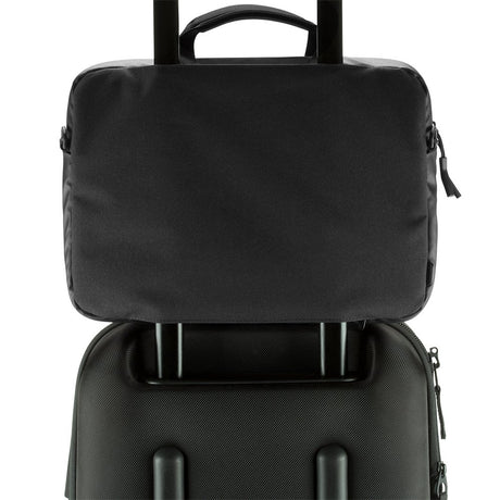 EAN 0650450130286 - Incipio CL55493 maletines para portátil 33 cm (13") Maletín Negro imagen 11