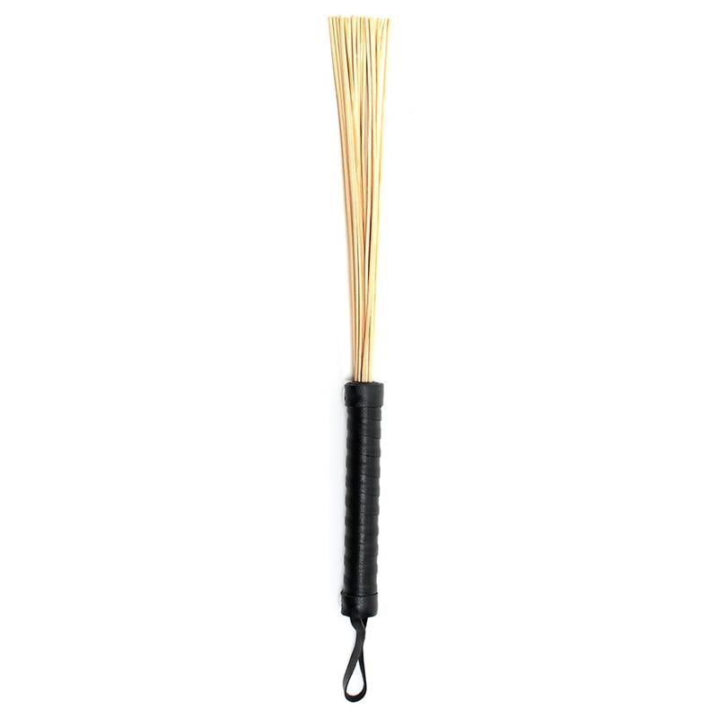 Flogger Con Tiras De Ratán